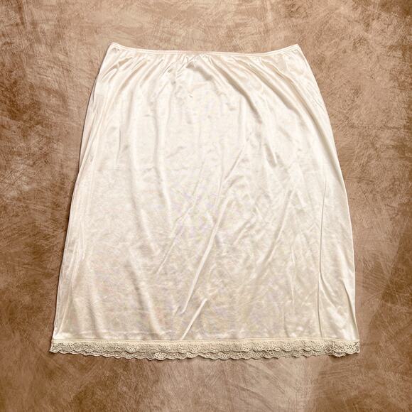 Vintage 70s L'eggs Slip Skirt Beige Lace Hem Elastic Waist Midi Coquette Retro - Picture 2 of 5